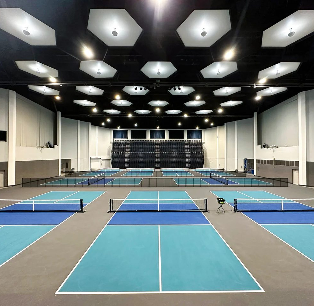 Sơn lại sân pickleball 04 lớp USA DECOTURF nền nhựa, giá linh hoạt